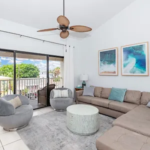 Apartment Coastal Amazing Location! 50 Steps To The, Clearwater Beach